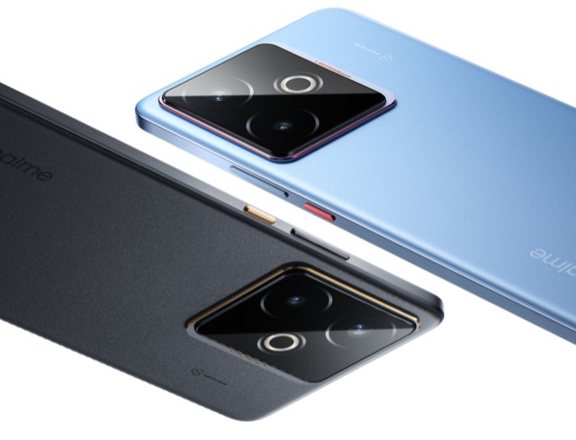 "Realme GT 7T का रियर पैनल – ग्लास फिनिश के साथ प्रीमियम लुक, डुअल कैमरा सेटअप और LED फ्लैश के साथ आकर्षक कैमरा मॉड्यूल, बीच में Realme का लोगो"