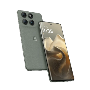 Motorola Edge 60 Pro का फ्रंट व्यू शानदार pOLED डिस्प्ले के साथ और बैक साइड पर ट्रिपल कैमरा सेटअप दिखाता है।