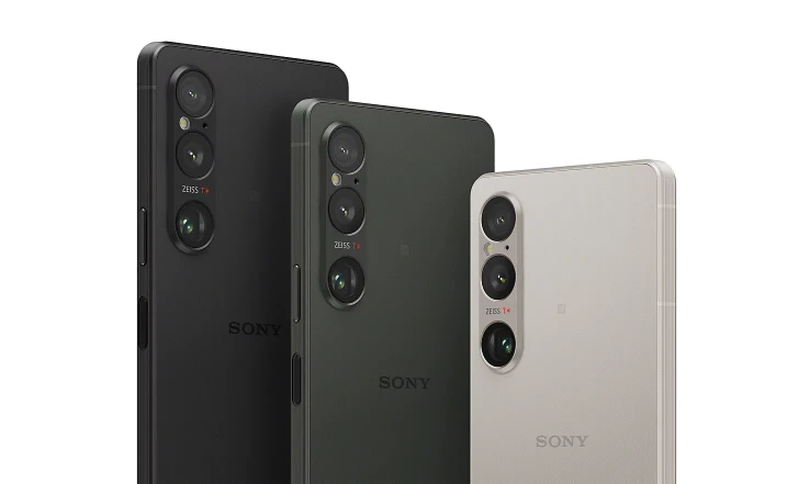 Sony Xperia 1 VI का बैक पैनल – मैट फिनिश के साथ एलिगेंट डिज़ाइन, ट्रिपल कैमरा सेटअप वर्टिकल पोजिशन में, LED फ्लैश के साथ