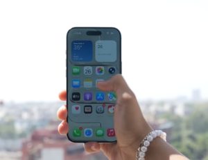IPhone air display front view in my hands 