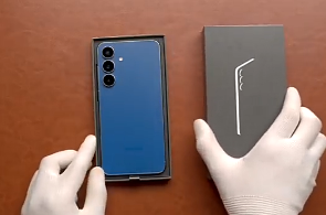 Samsung Galaxy S25 FE unboxing 