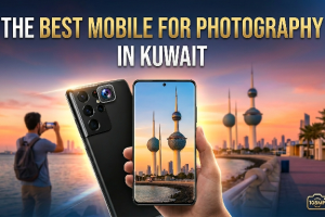 Samsung Galaxy S21 Ultra showcased as the Best Mobile for Photography in Kuwait, featuring a 108MP camera, 5G support, and a stunning sunset view of the Kuwait Towers on the screen